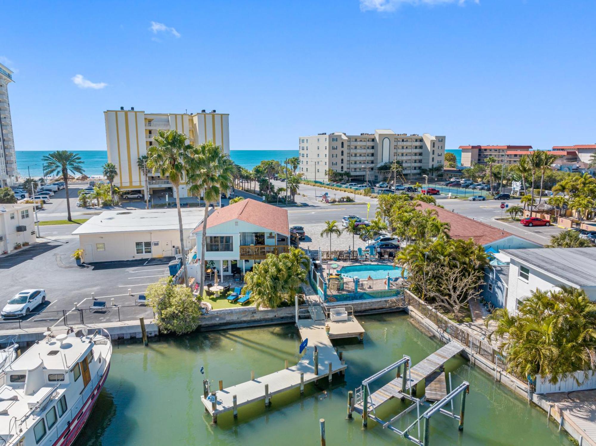 Sand Vista Vacation Rentals St. Pete Beach Exterior photo