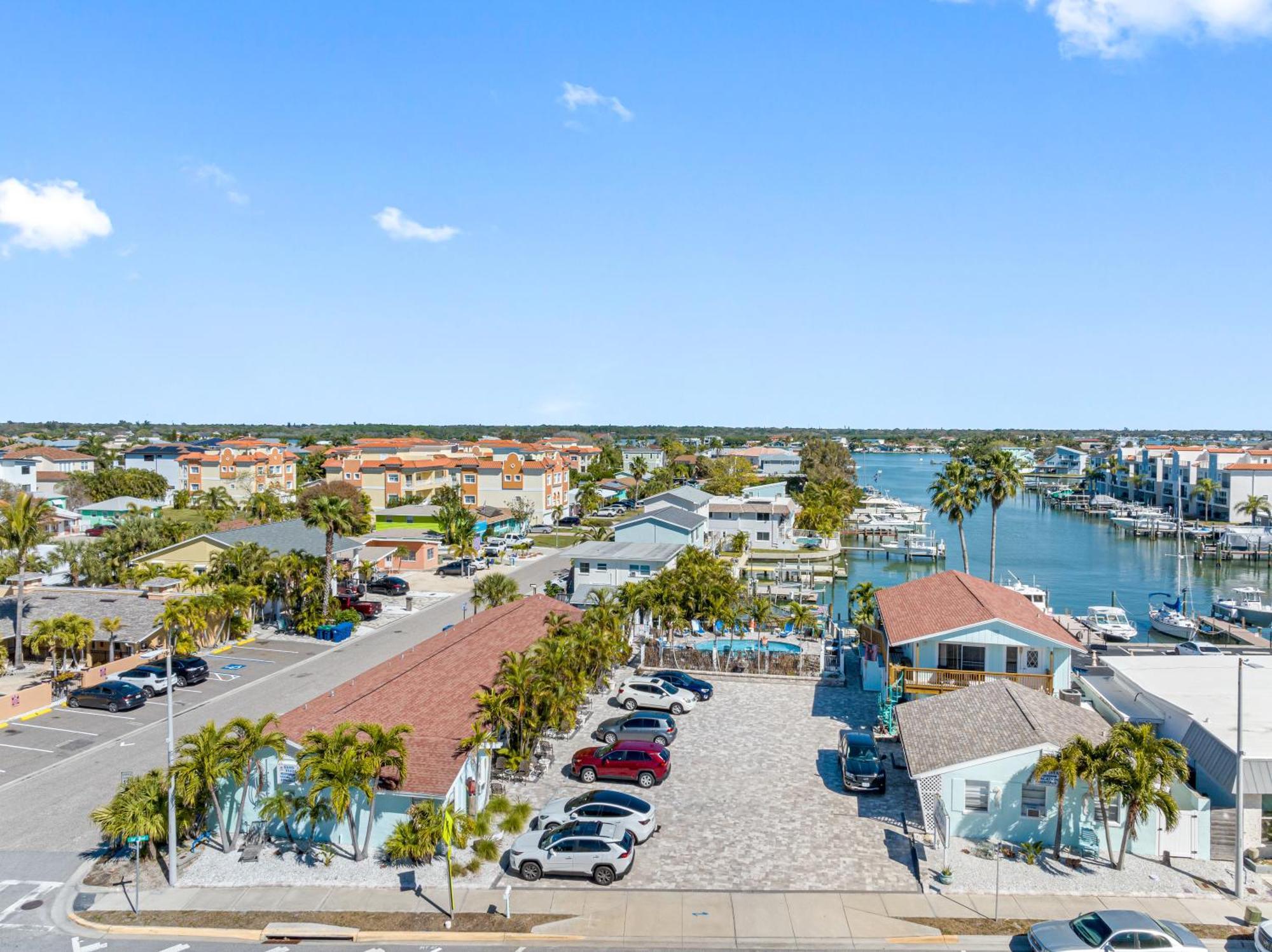 Sand Vista Vacation Rentals St. Pete Beach Exterior photo